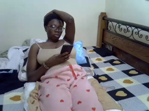Watch Sweet_Bear recorded live streams from Stripchat on 2025/08/20, Cam Archive